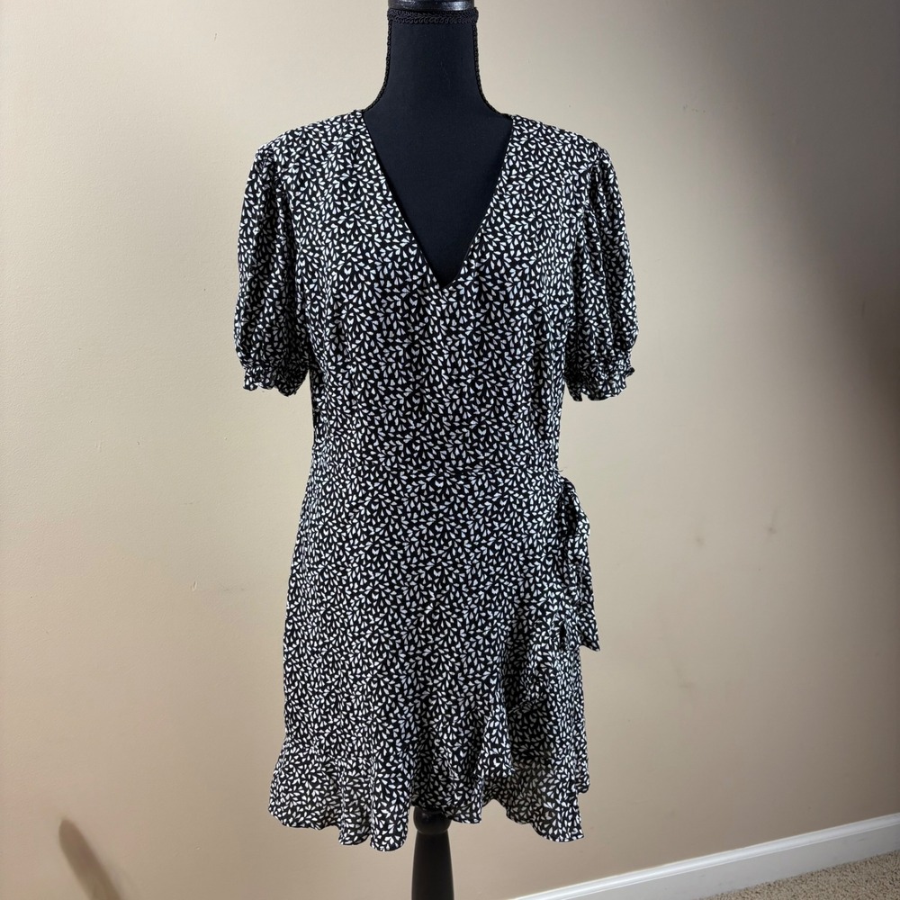 GB Gianni Bini Wrap Dress Black White Floral‎ Print Short Sleeve Ruffle Hem Midi